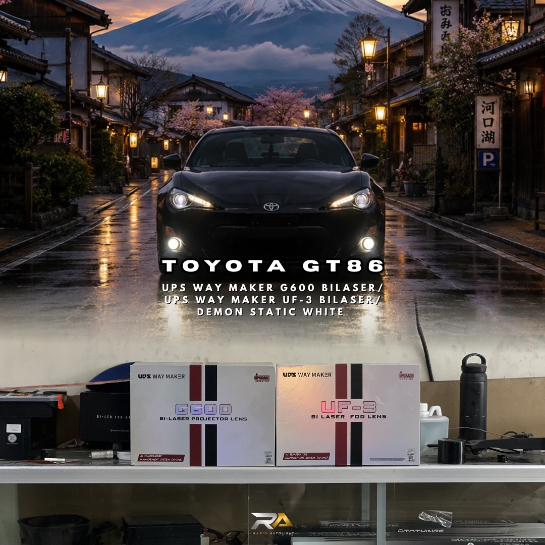 Toyota GT86 dengan UPS Way Maker G600 di jalan malam bergaya Jepang