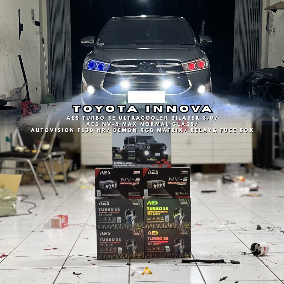 Toyota Innova dengan demon eye RGB matrix dan lampu kabut menyala